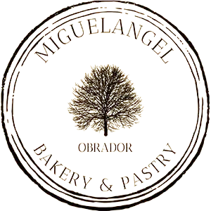 Logo de Obrador Miguel Angel Bakery & Pastry con un árbol central y texto en círculo